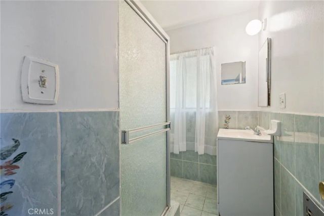 15739 Chatsworth, Granada Hills, CA 91344