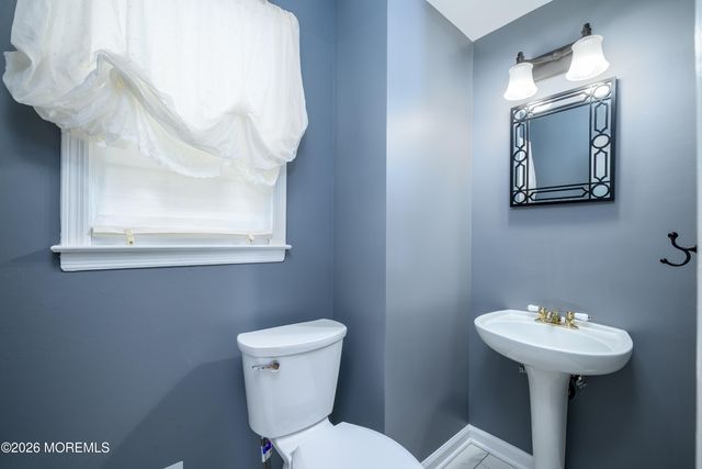 821 Middletown Lincroft Road, Middletown, NJ 07748