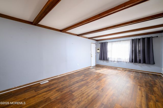 821 Middletown Lincroft Road, Middletown, NJ 07748