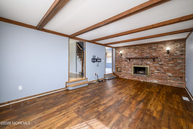 821 Middletown Lincroft Road, Middletown, NJ 07748