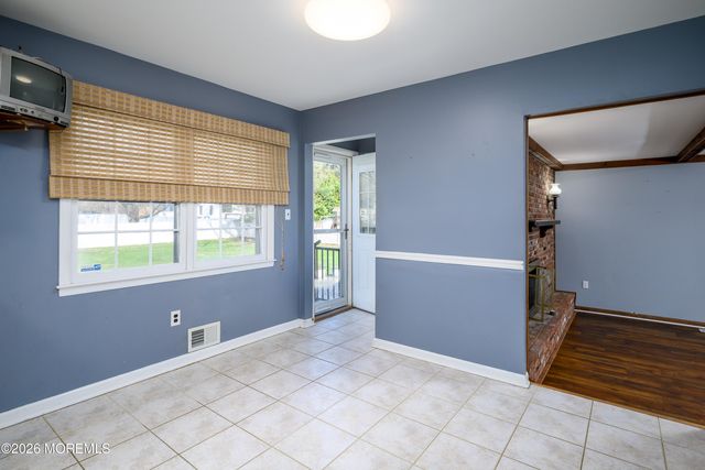 821 Middletown Lincroft Road, Middletown, NJ 07748