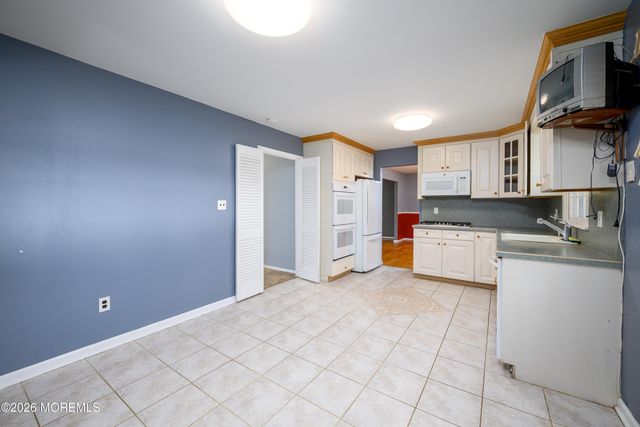 821 Middletown Lincroft Road, Middletown, NJ 07748