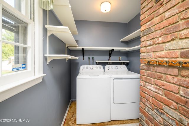 821 Middletown Lincroft Road, Middletown, NJ 07748