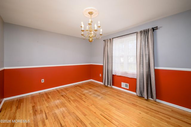 821 Middletown Lincroft Road, Middletown, NJ 07748