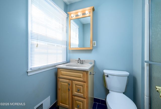 821 Middletown Lincroft Road, Middletown, NJ 07748