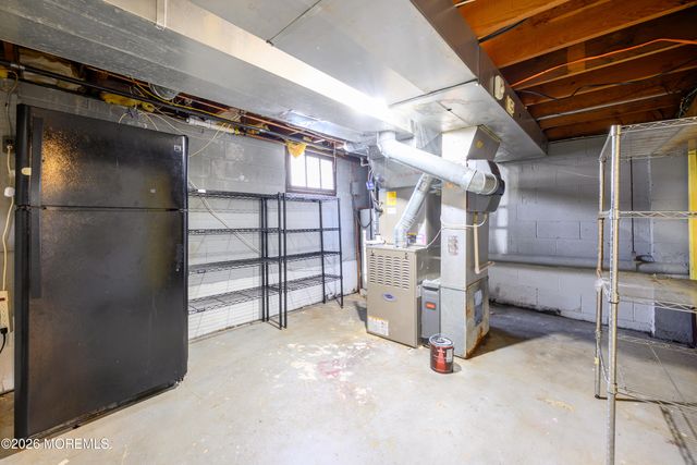 821 Middletown Lincroft Road, Middletown, NJ 07748