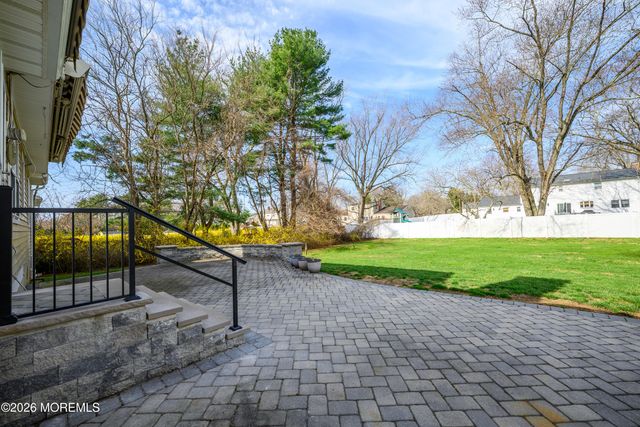 821 Middletown Lincroft Road, Middletown, NJ 07748