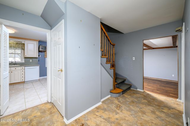 821 Middletown Lincroft Road, Middletown, NJ 07748