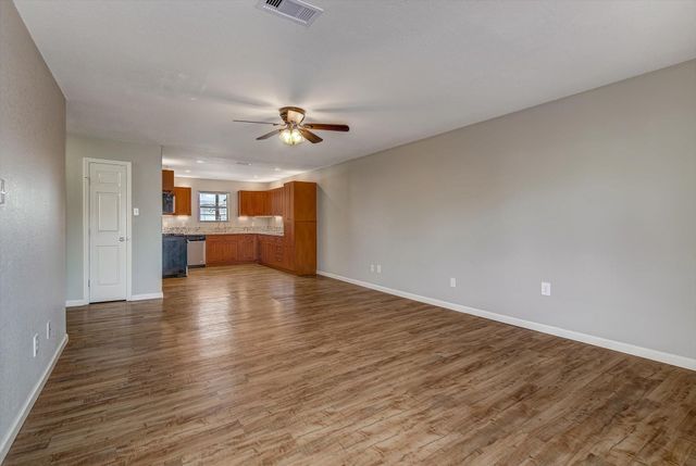 170 Barracuda Street, Bayou Vista, TX 77563
