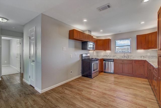 170 Barracuda Street, Bayou Vista, TX 77563