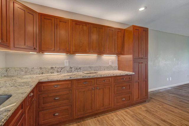 170 Barracuda Street, Bayou Vista, TX 77563