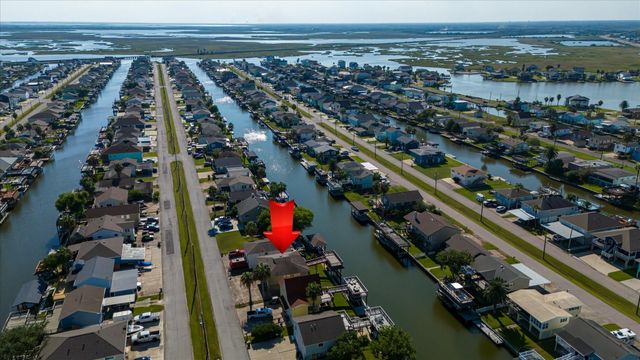 170 Barracuda Street, Bayou Vista, TX 77563