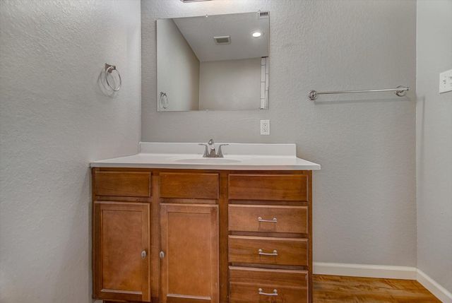 170 Barracuda Street, Bayou Vista, TX 77563