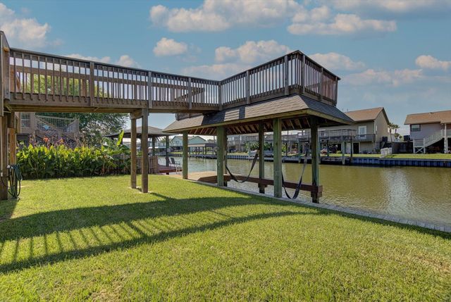 170 Barracuda Street, Bayou Vista, TX 77563