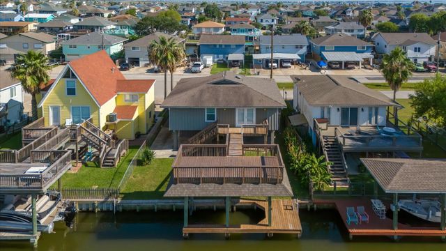 170 Barracuda Street, Bayou Vista, TX 77563
