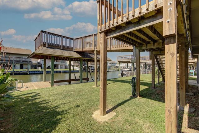 170 Barracuda Street, Bayou Vista, TX 77563