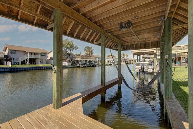 170 Barracuda Street, Bayou Vista, TX 77563