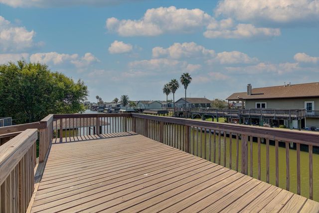 170 Barracuda Street, Bayou Vista, TX 77563