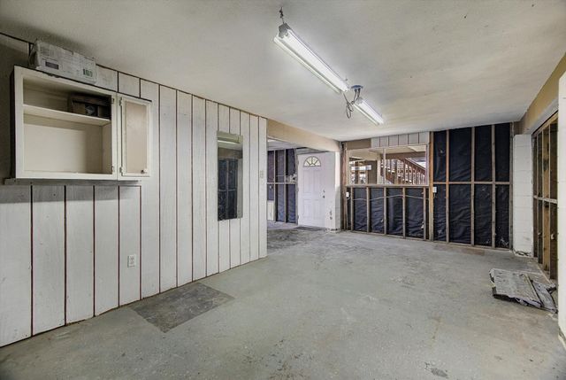 170 Barracuda Street, Bayou Vista, TX 77563