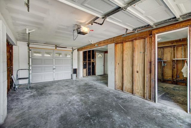 170 Barracuda Street, Bayou Vista, TX 77563