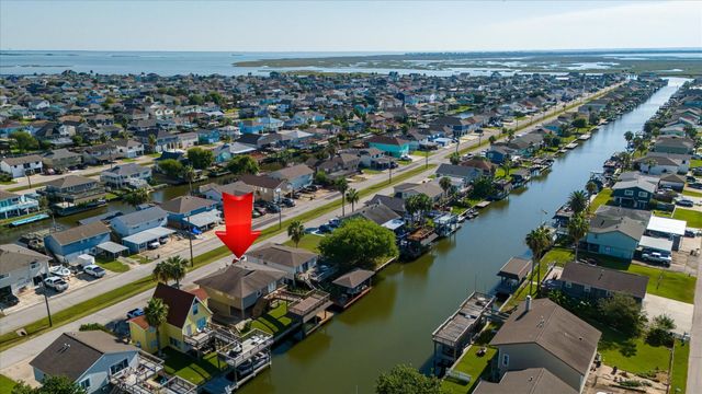 170 Barracuda Street, Bayou Vista, TX 77563