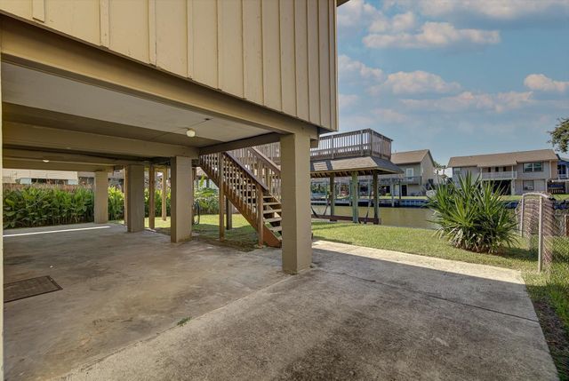 170 Barracuda Street, Bayou Vista, TX 77563