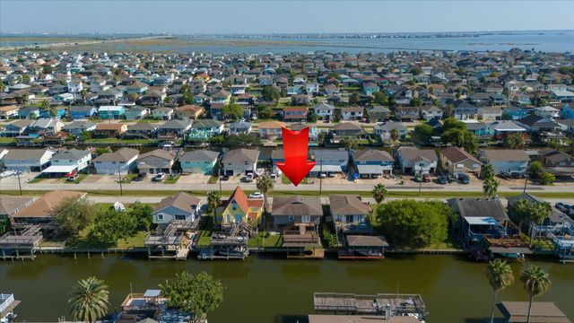 170 Barracuda Street, Bayou Vista, TX 77563