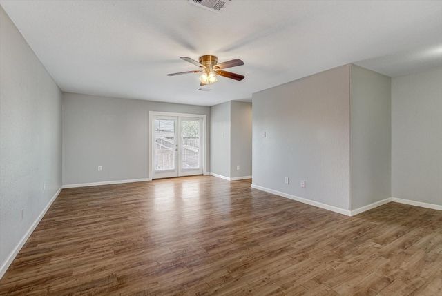 170 Barracuda Street, Bayou Vista, TX 77563