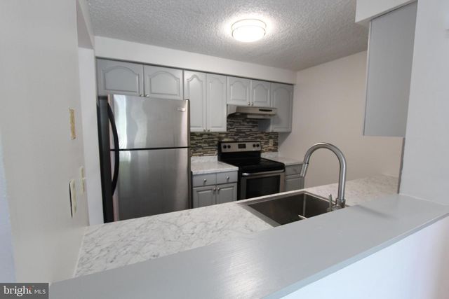 7714 TAMARRON DR, Plainsboro, NJ 08536