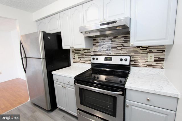 7714 TAMARRON DR, Plainsboro, NJ 08536