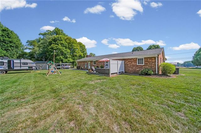 2303 Old Highway 21, State Road, NC 28676