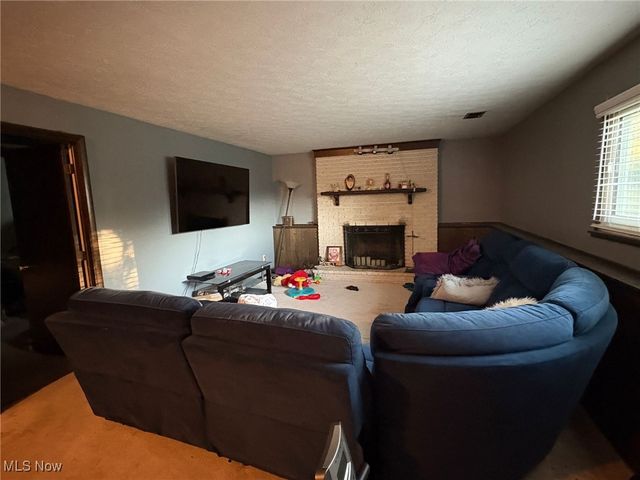 7210 Raynham Drive, Oakwood, OH 44146