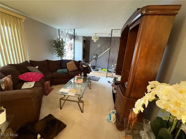 7210 Raynham Drive, Oakwood, OH 44146