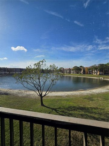 5920 Coral Lake Dr 208, Margate, FL 33063