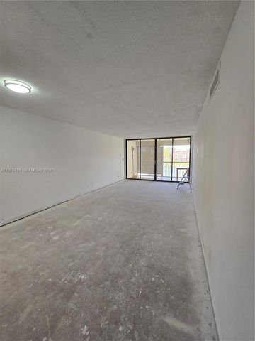 5920 Coral Lake Dr 208, Margate, FL 33063