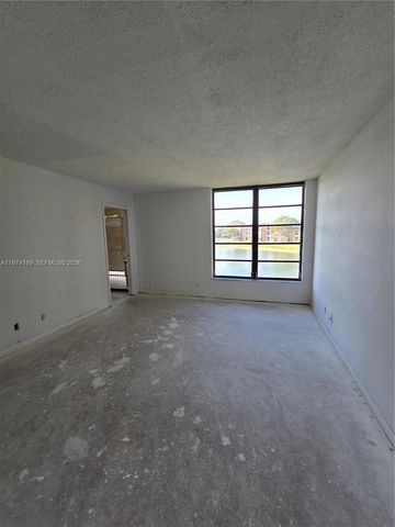 5920 Coral Lake Dr 208, Margate, FL 33063