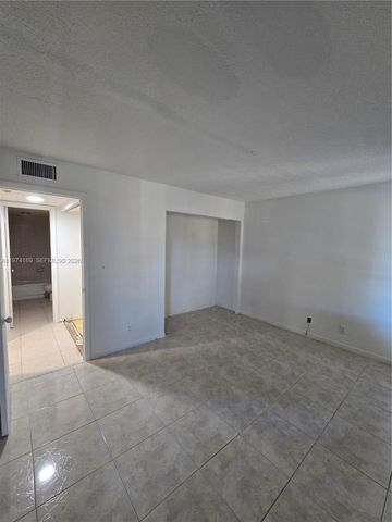 5920 Coral Lake Dr 208, Margate, FL 33063