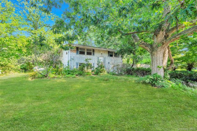 41 Arrowhead Lane, East Setauket, NY 11733