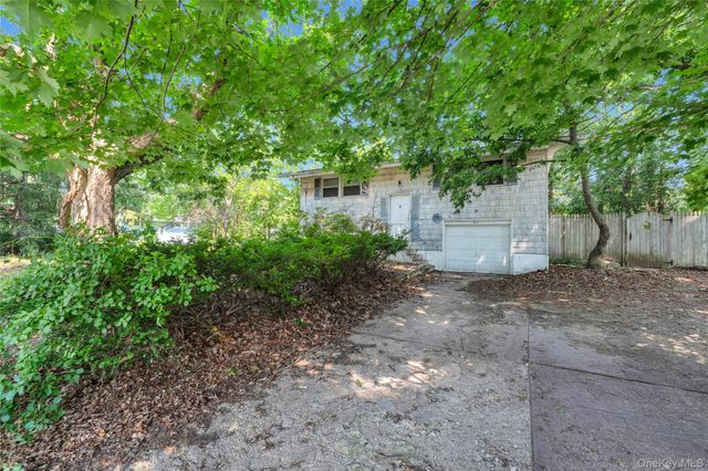 41 Arrowhead Lane, East Setauket, NY 11733