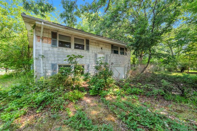 41 Arrowhead Lane, East Setauket, NY 11733