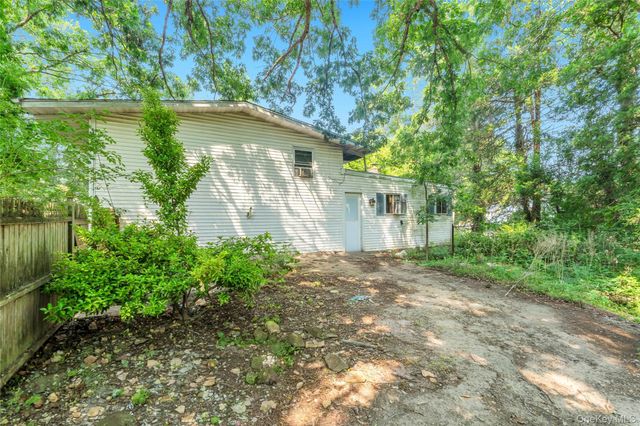 41 Arrowhead Lane, East Setauket, NY 11733