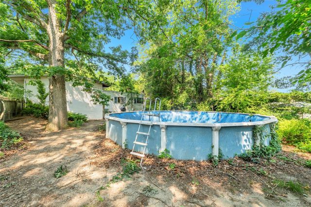 41 Arrowhead Lane, East Setauket, NY 11733