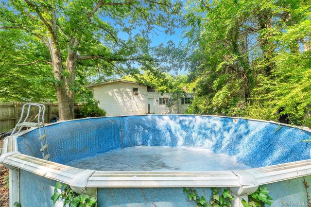 41 Arrowhead Lane, East Setauket, NY 11733