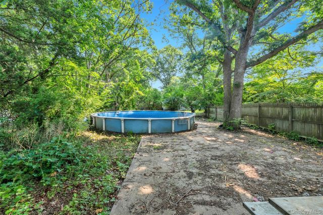 41 Arrowhead Lane, East Setauket, NY 11733
