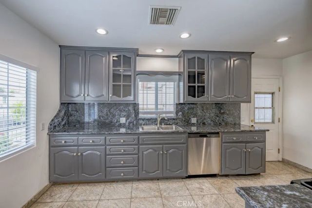 6506 Teesdale Avenue, North Hollywood, CA 91606