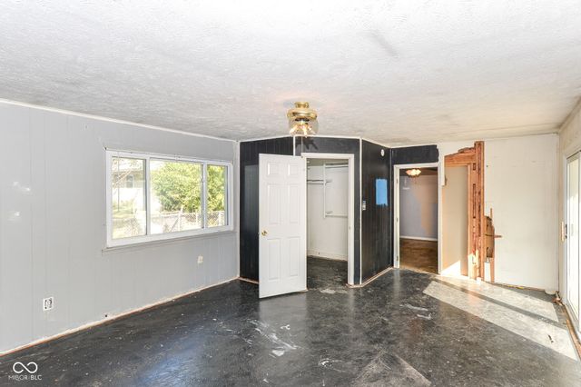 435 Southlane Drive, Whiteland, IN 46184