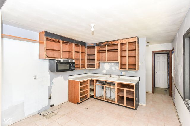 435 Southlane Drive, Whiteland, IN 46184