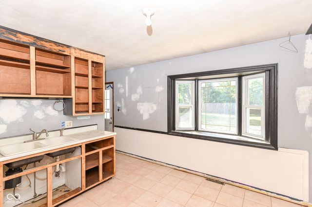 435 Southlane Drive, Whiteland, IN 46184
