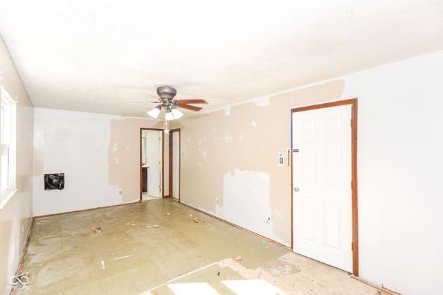 435 Southlane Drive, Whiteland, IN 46184