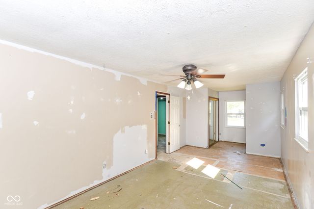 435 Southlane Drive, Whiteland, IN 46184